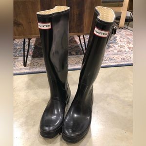 Women’s size 10 Hunter rainboots in black, barely used